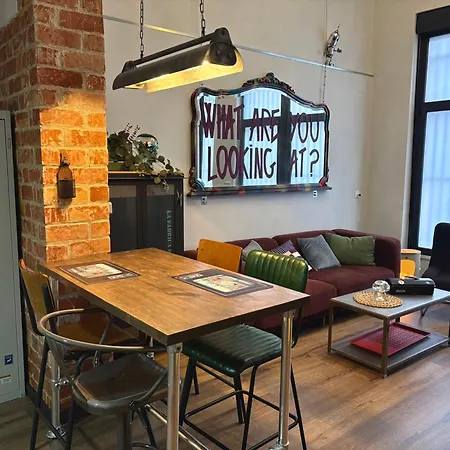 Apartment Stories, Urbano Cerca Del Mercado