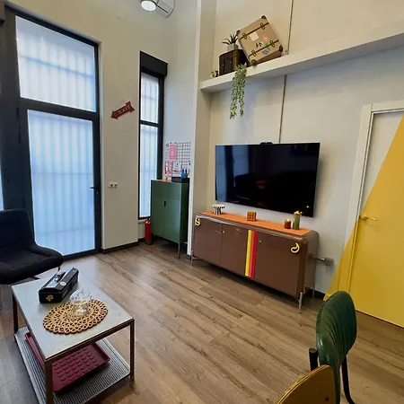 Stories, Urbano Cerca Del Mercado *