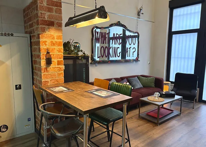 Apartment Stories, Urbano Cerca Del Mercado